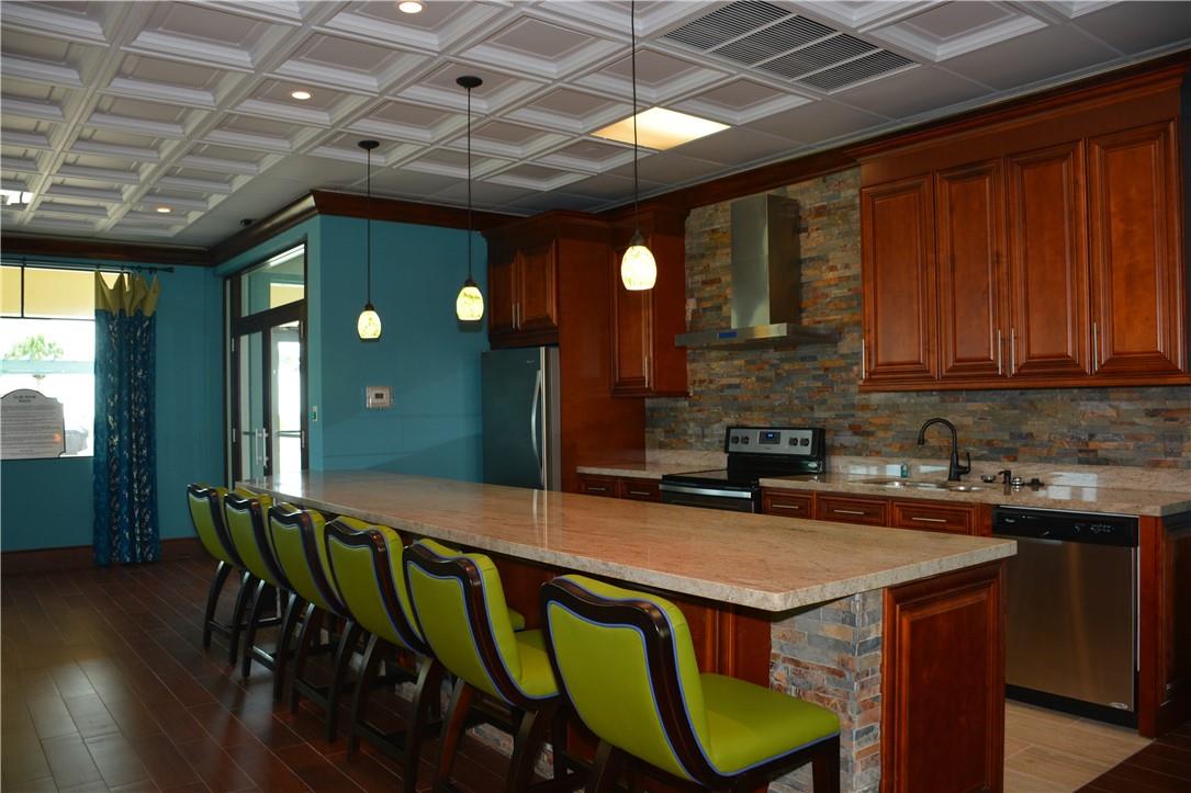 3020 NE 32ND AVE 814