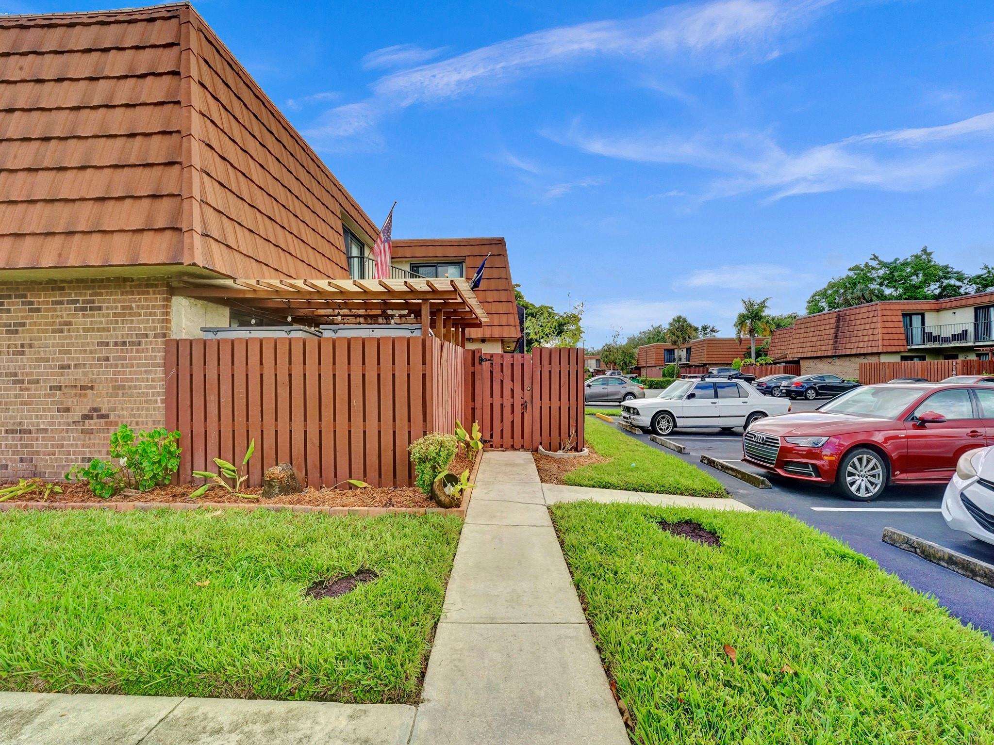 11887 SW 13th Ct 11887