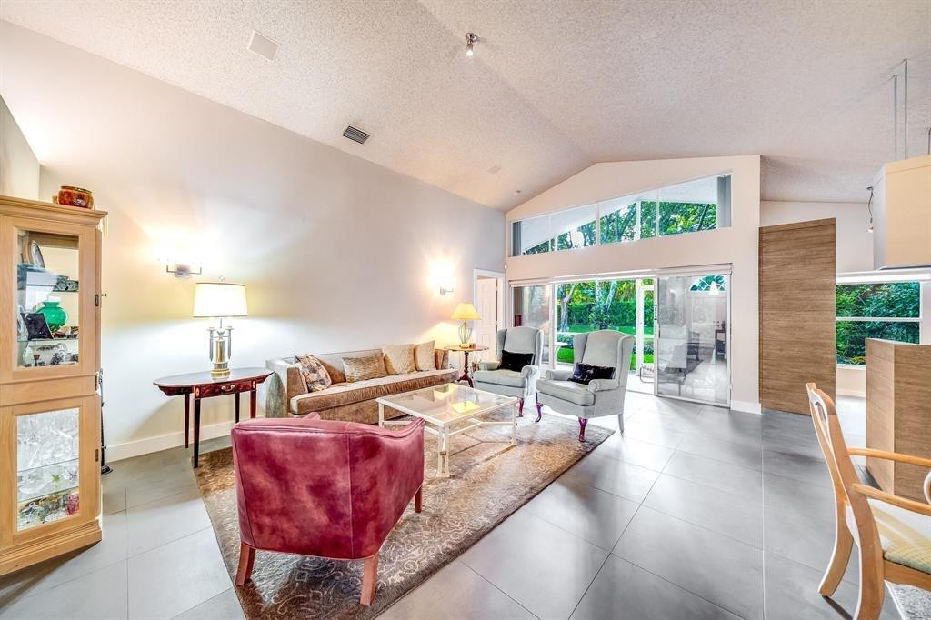 7638 Charing Cross Ln