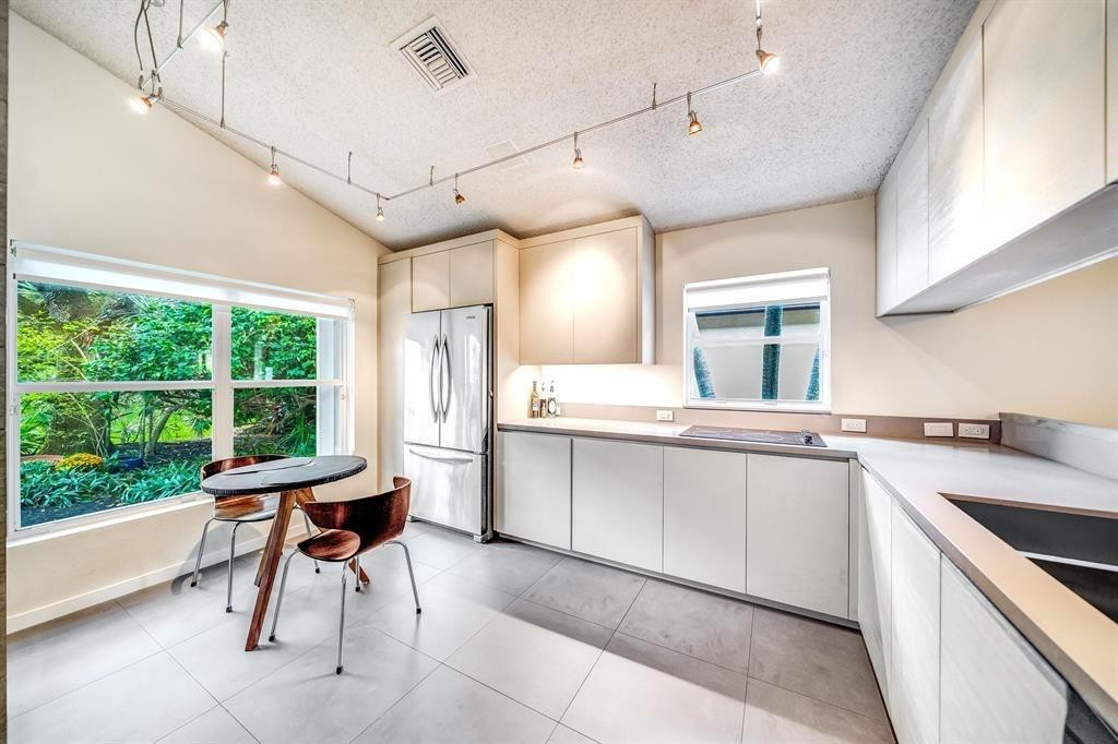 7638 Charing Cross Ln