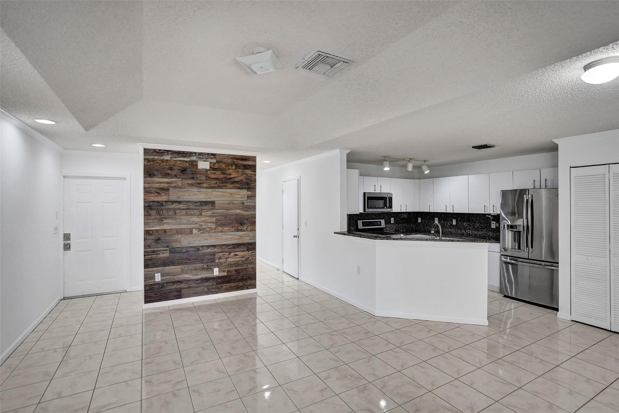 4032 Eastridge Dr