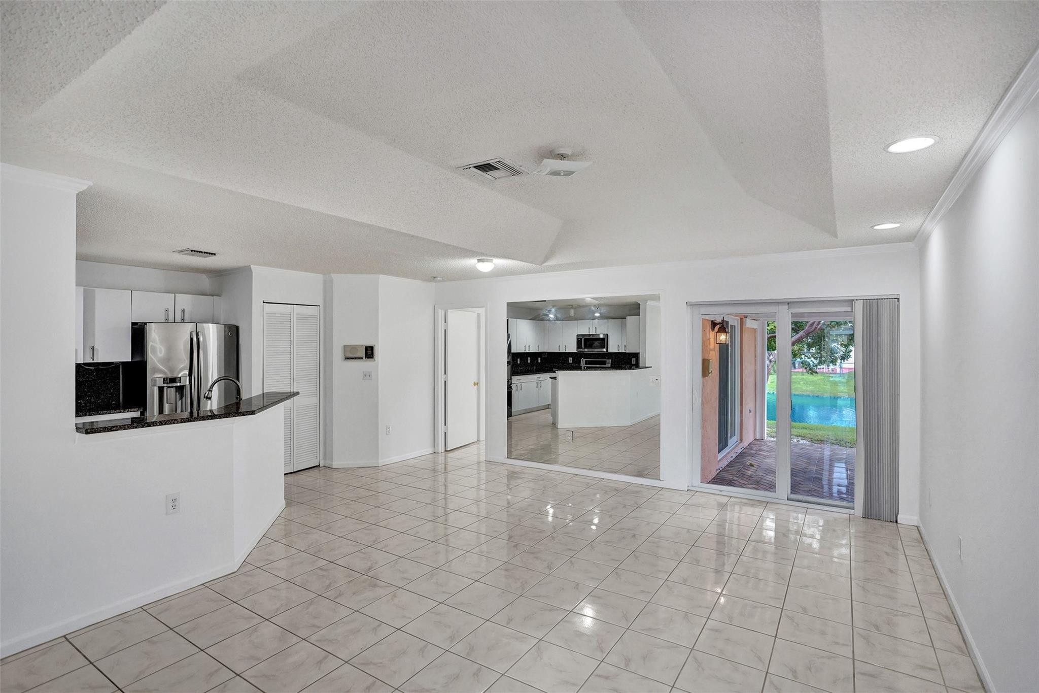 4032 Eastridge Dr