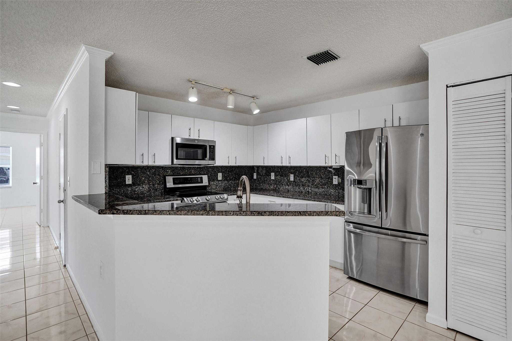 4032 Eastridge Dr