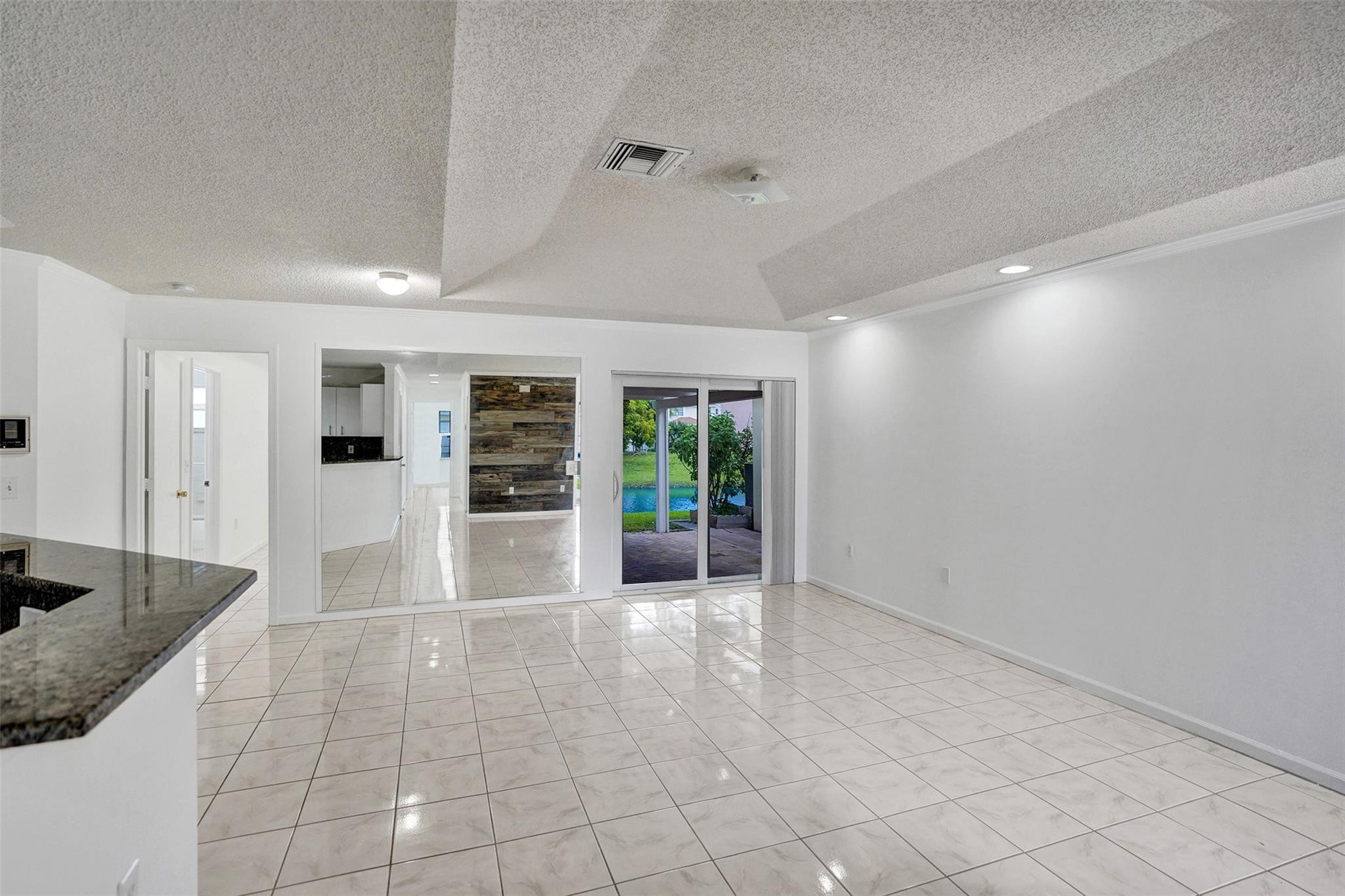 4032 Eastridge Dr