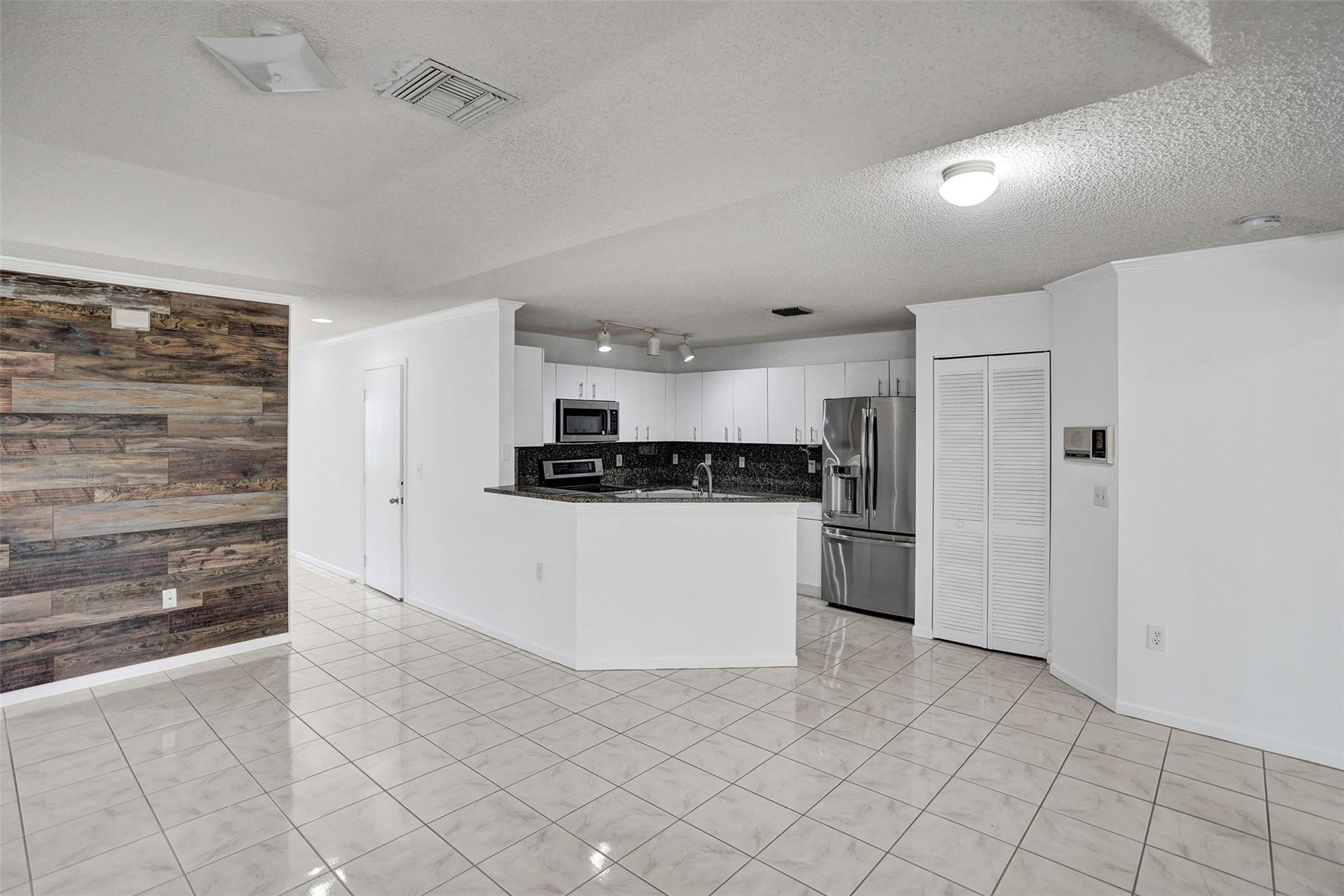 4032 Eastridge Dr