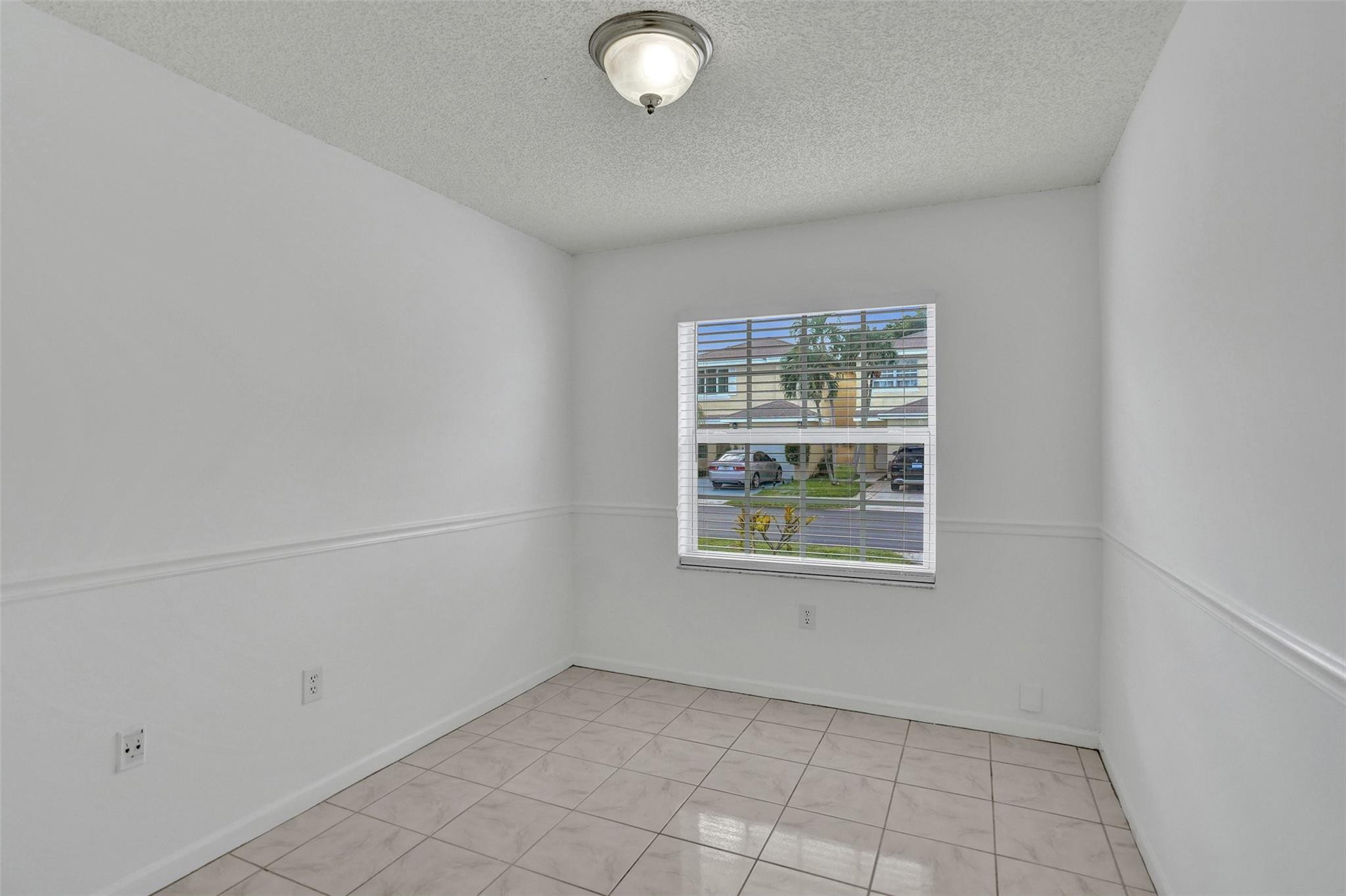 4032 Eastridge Dr