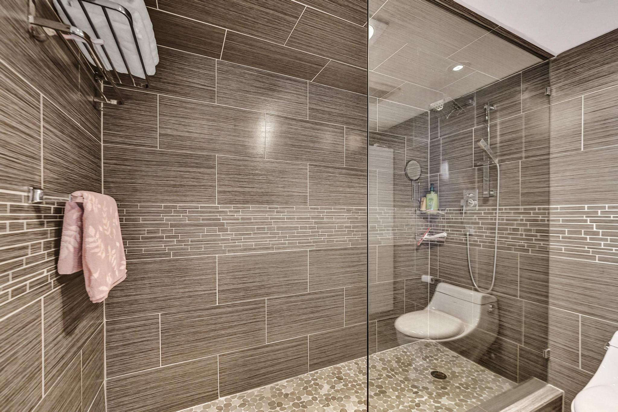 4300 N Ocean Blvd 2L