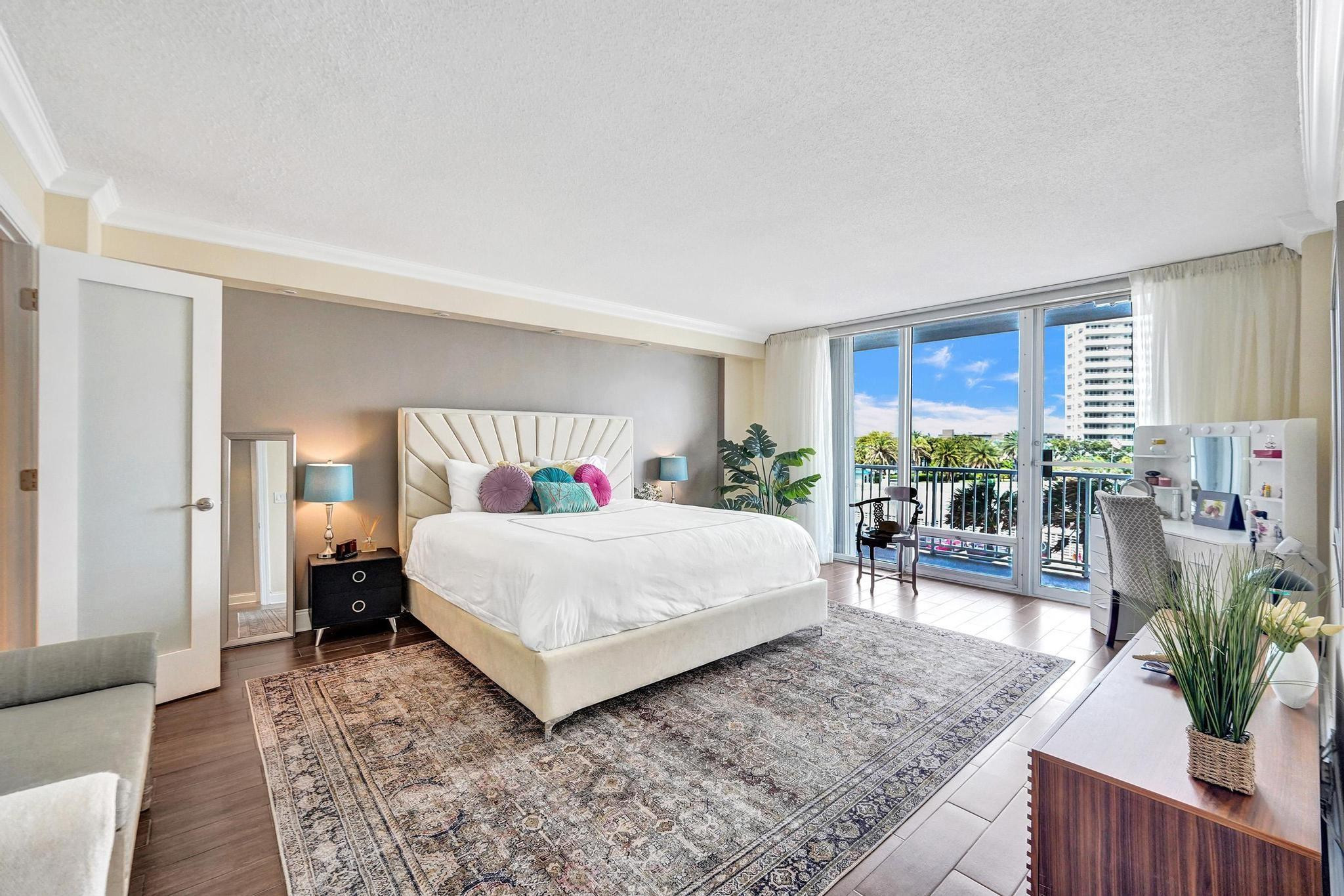 4300 N Ocean Blvd 2L