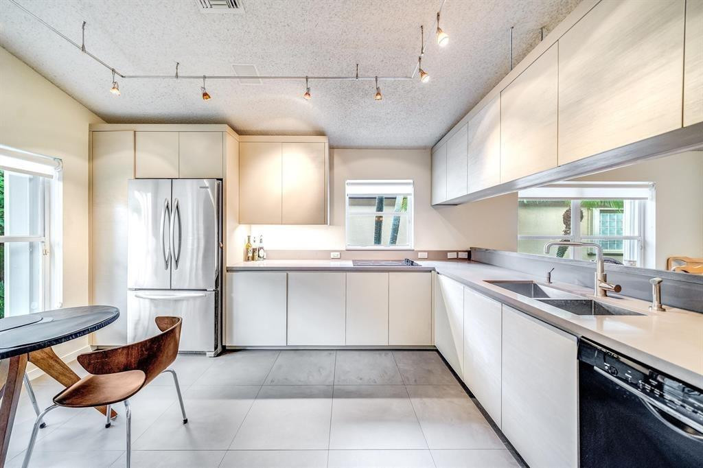 7638 Charing Cross Ln