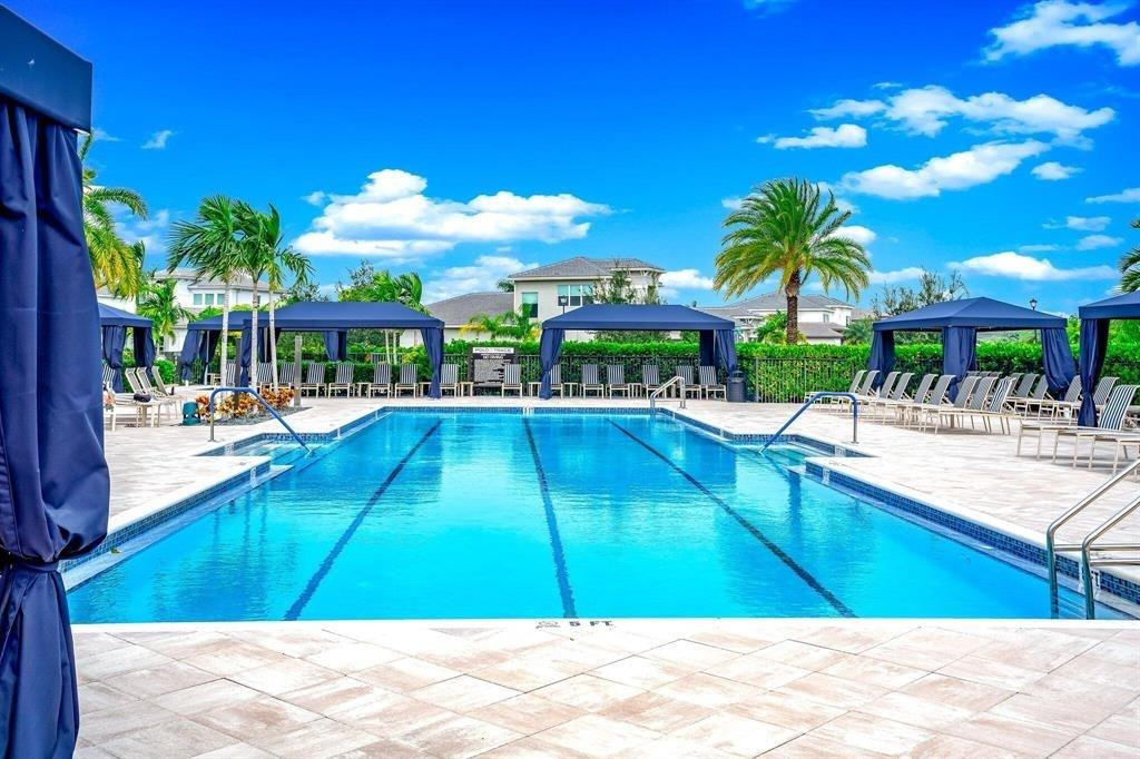 7638 Charing Cross Ln