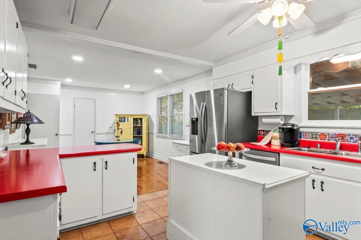 6418 Robinhood Lane