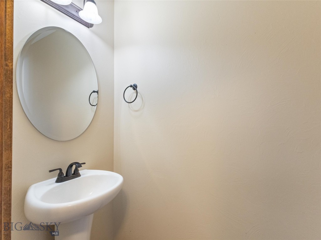 1516 Powers Boulevard