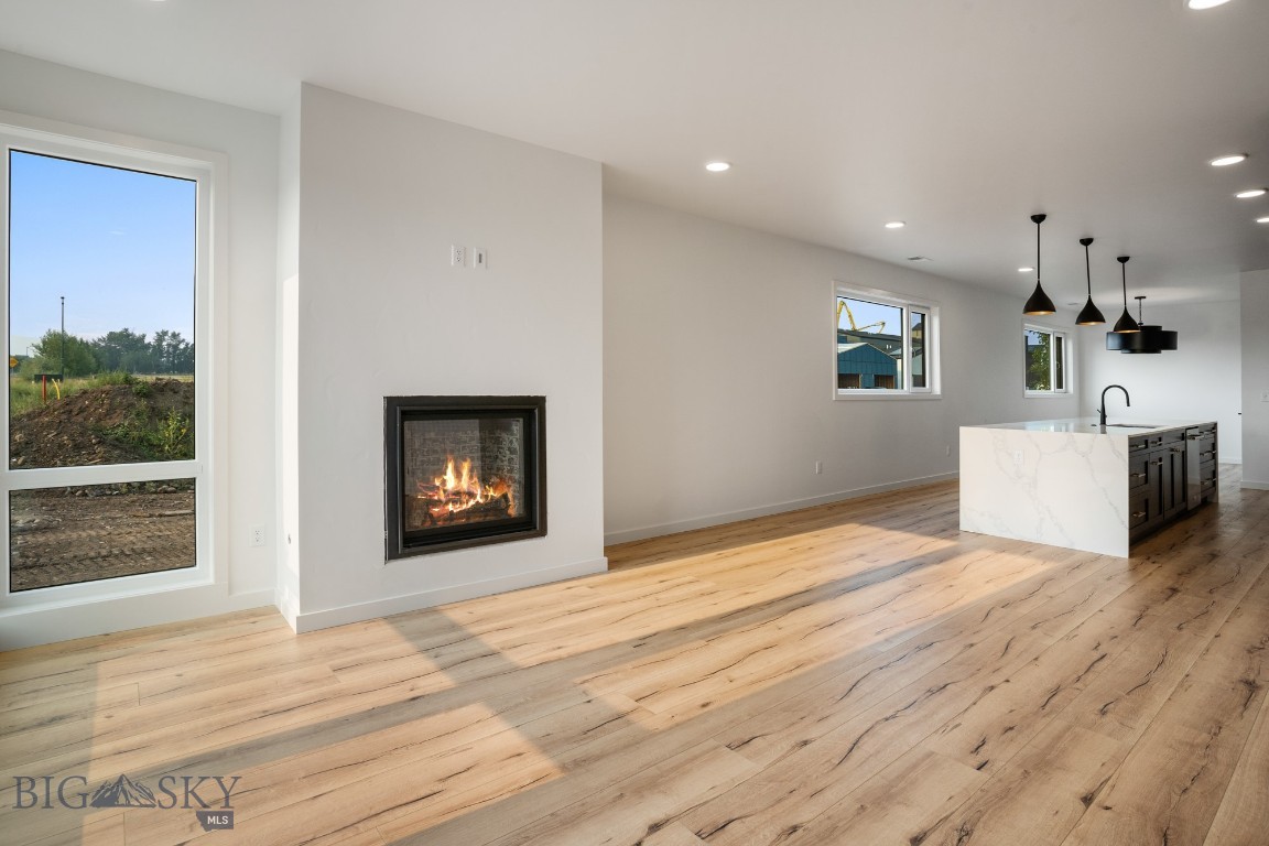 2945-2947 S 27th Avenue