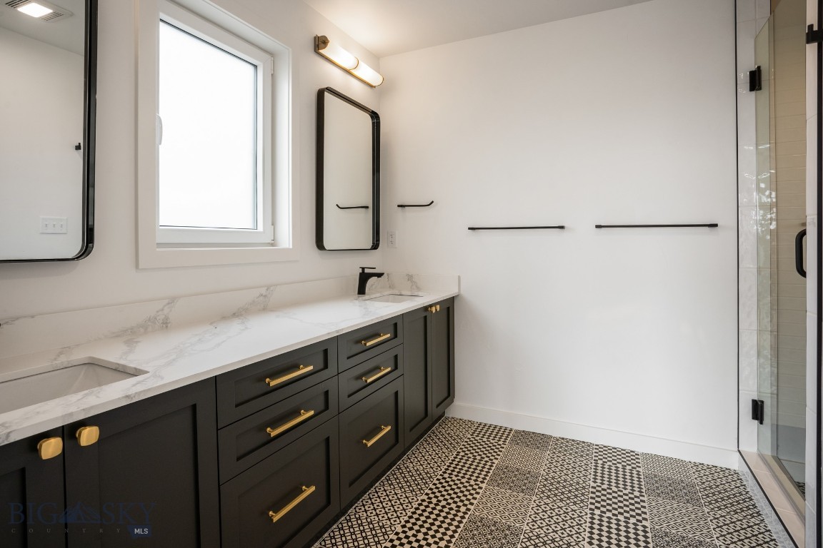 2945-2947 S 27th Avenue