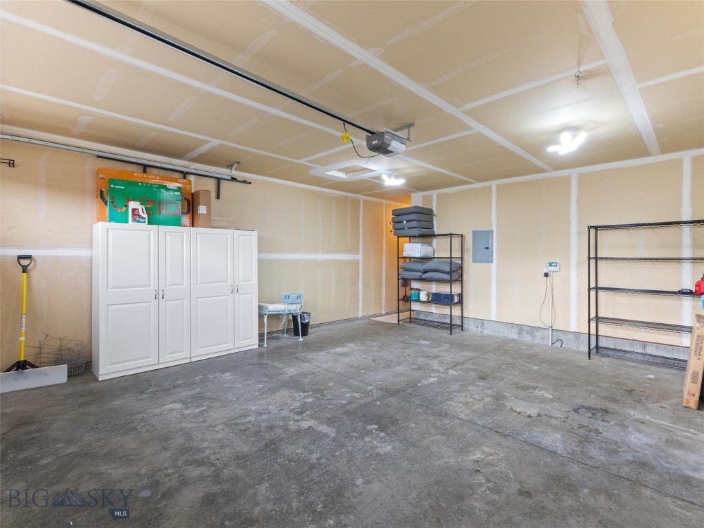 1018 Twin Lakes Avenue