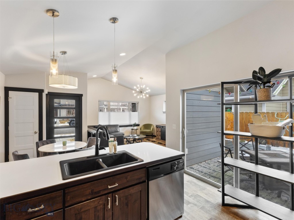 1018 Twin Lakes Avenue