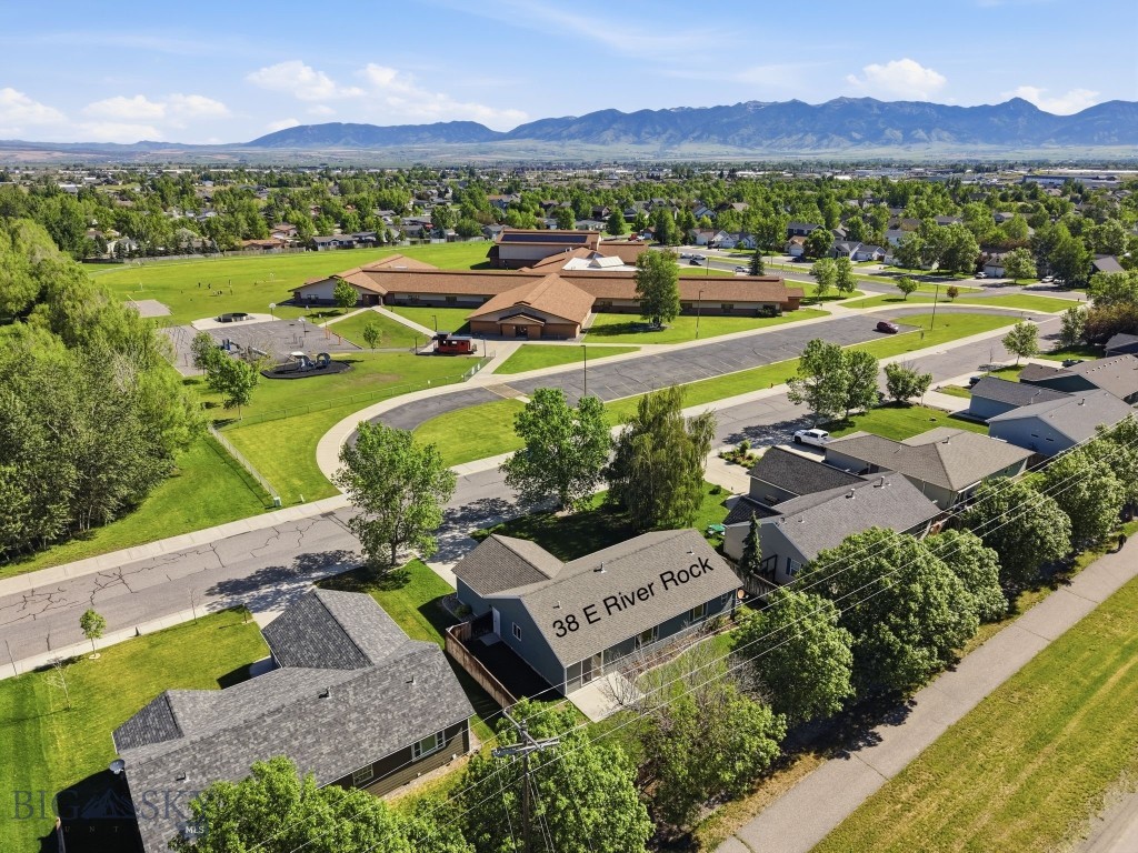 38 E River Rock Road
