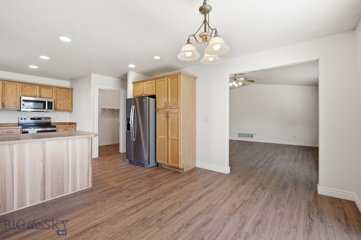 38 E River Rock Road