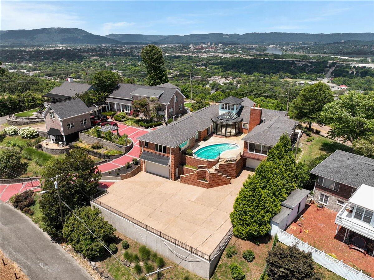 312 N Crest Road