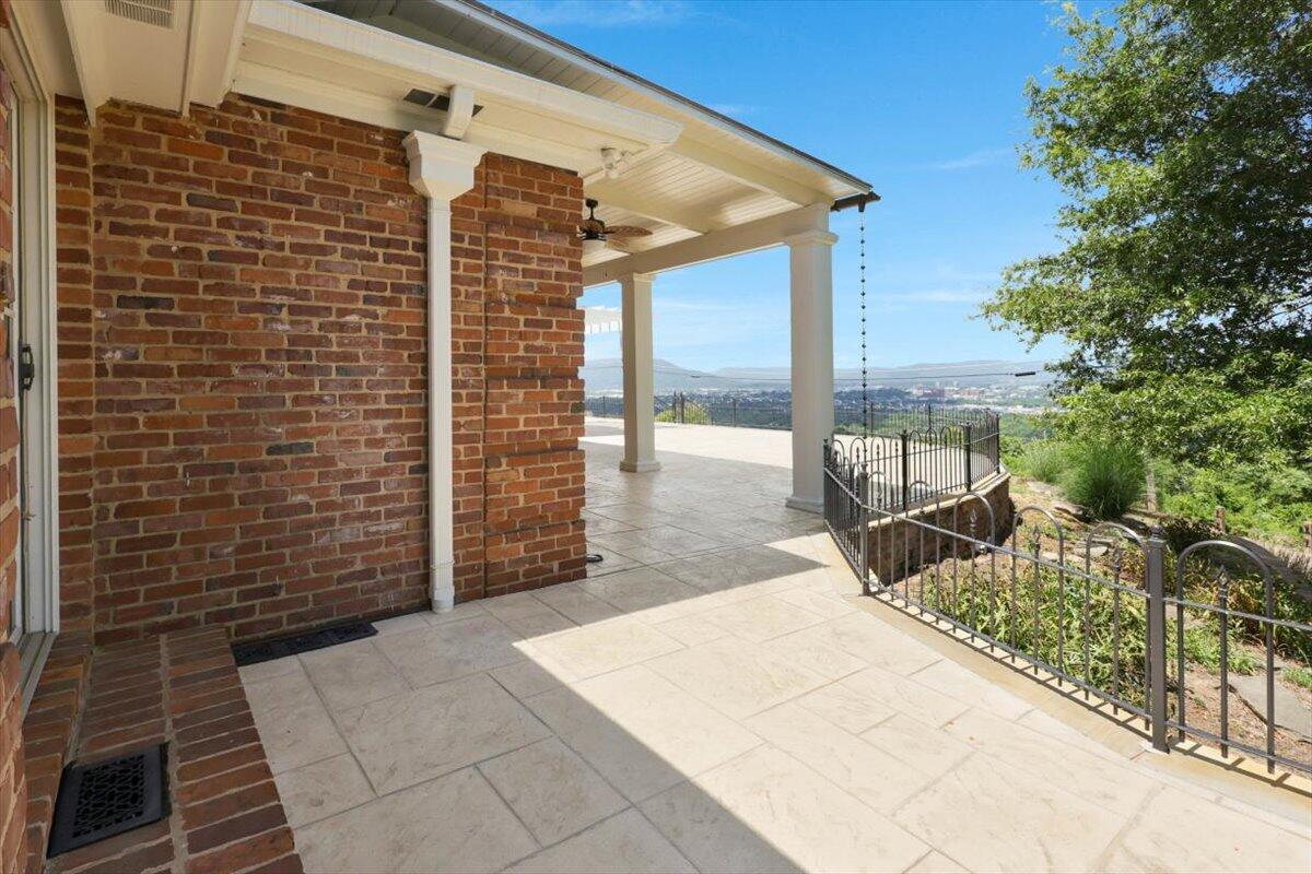 312 N Crest Road