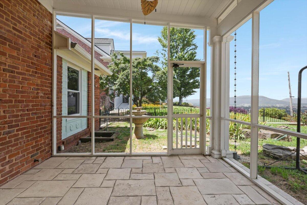 312 N Crest Road