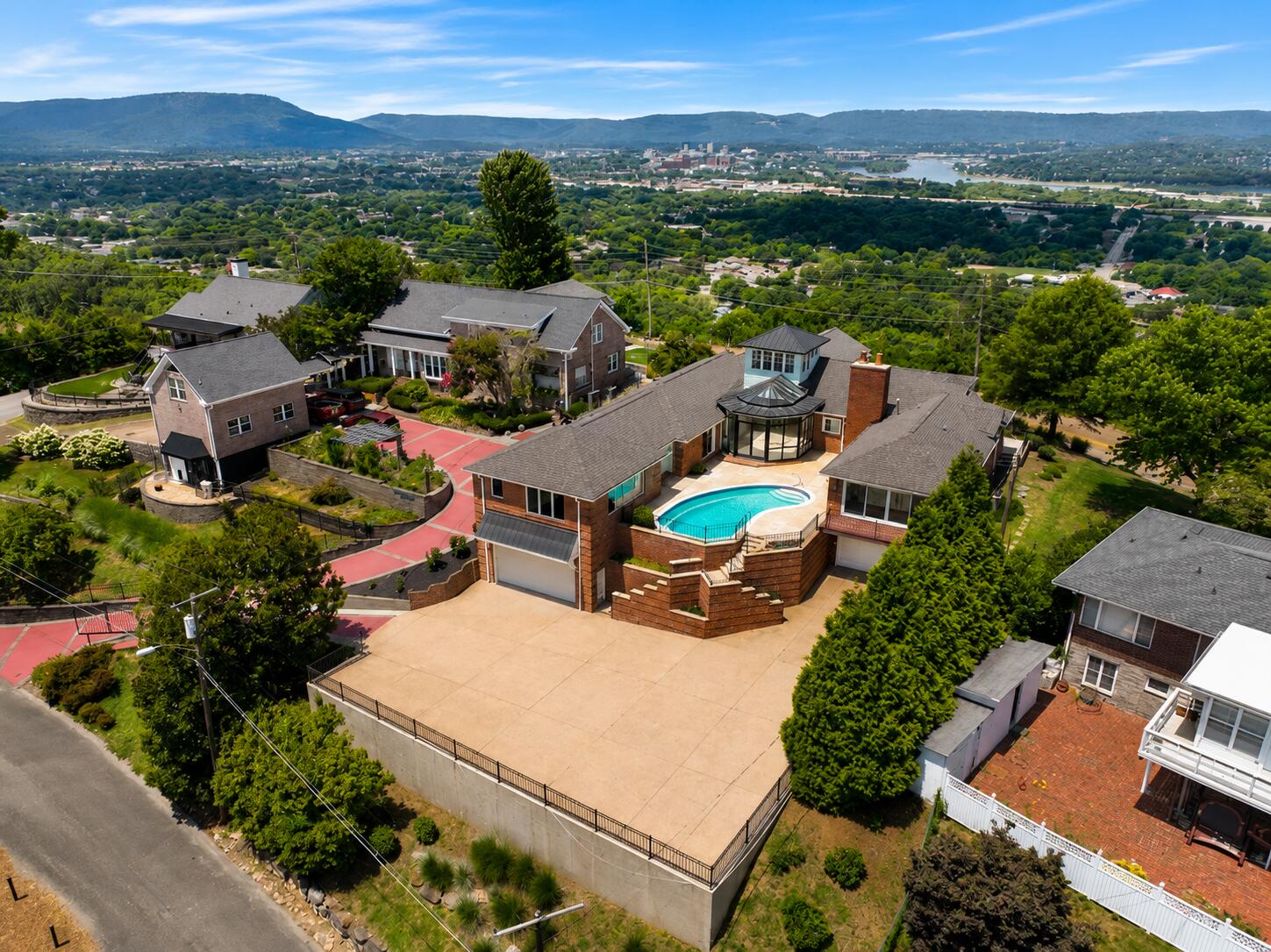 312 N Crest Road