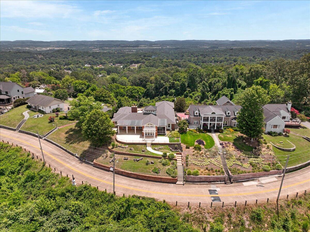 312 N Crest Road