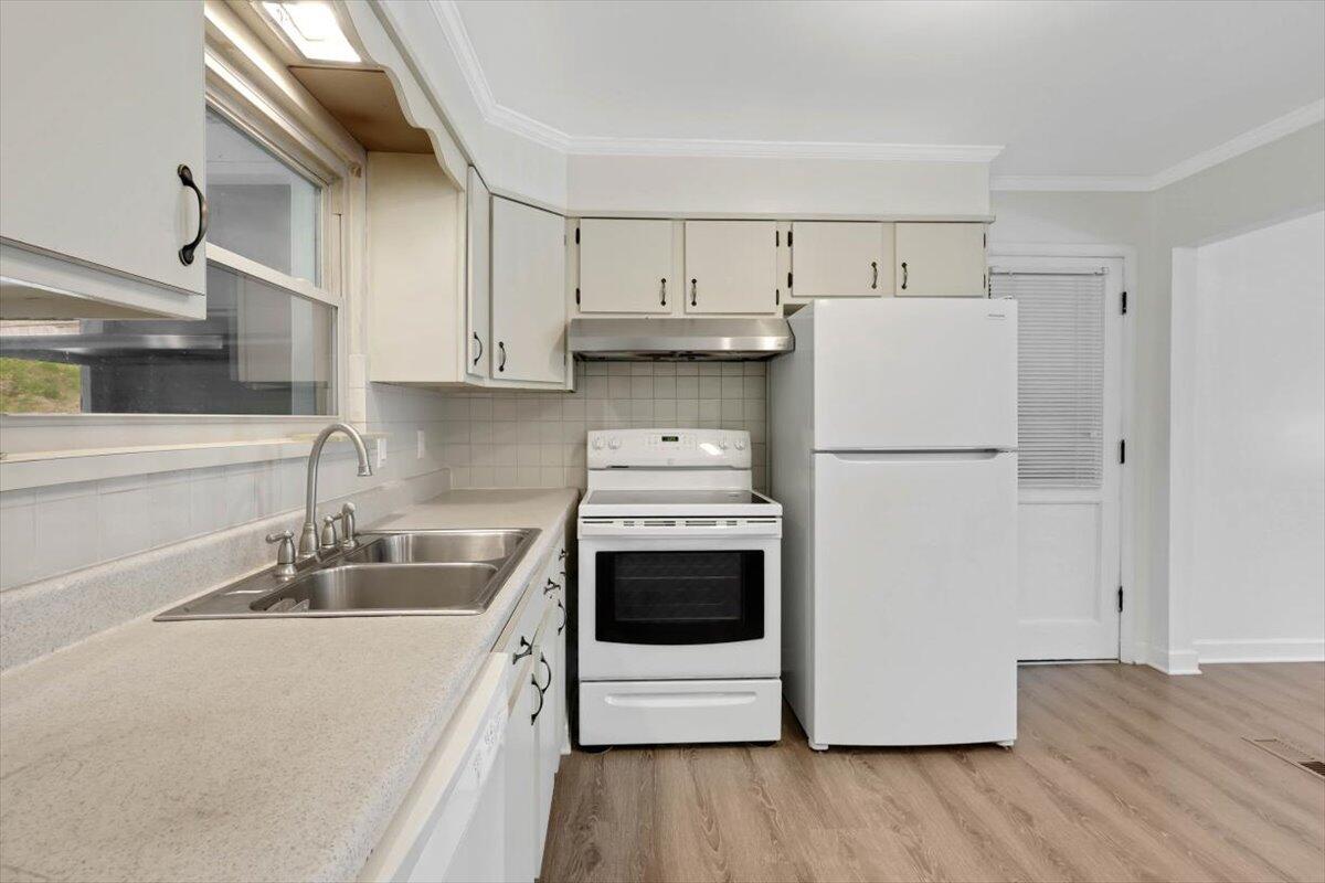 5417 May Circle