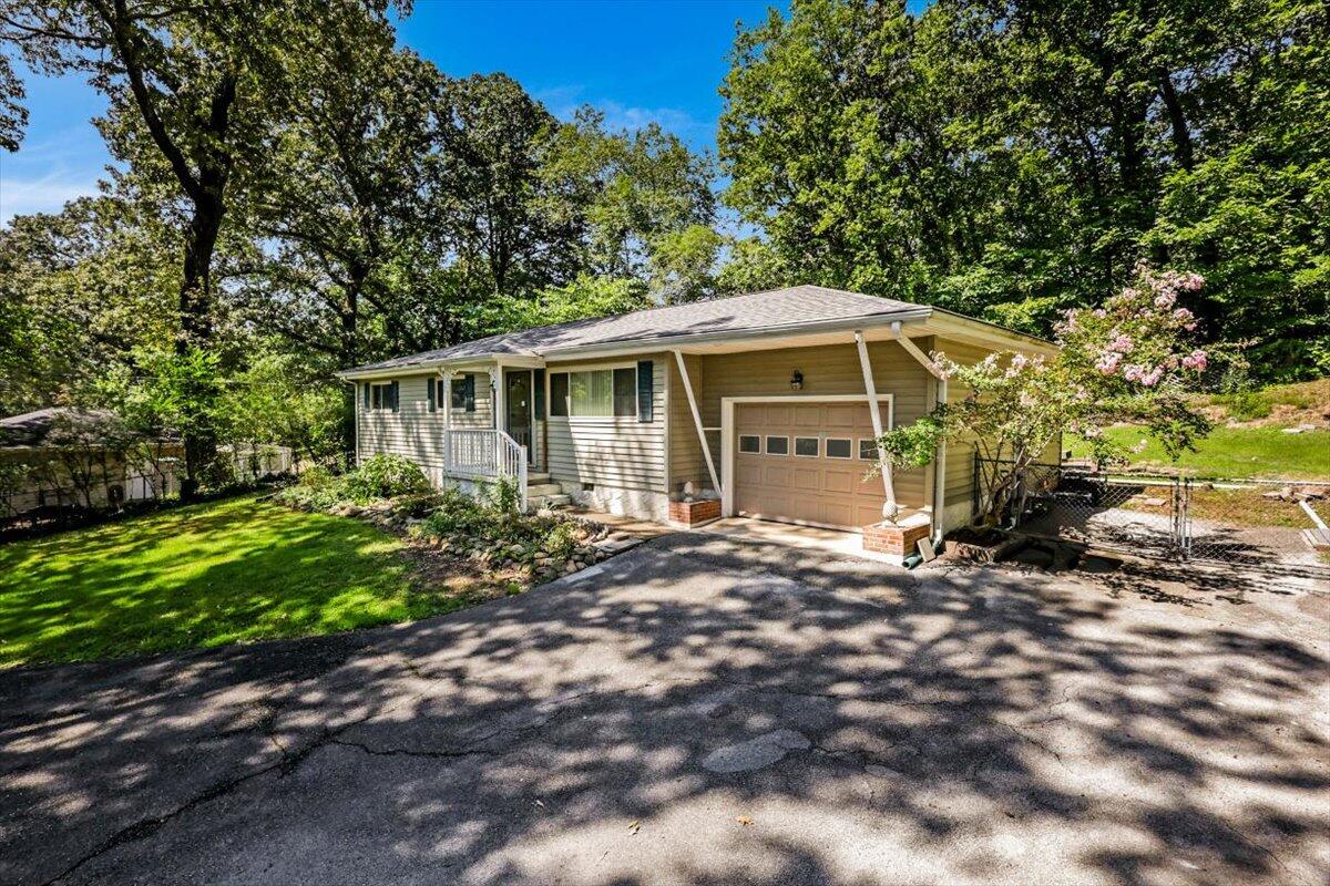 5417 May Circle