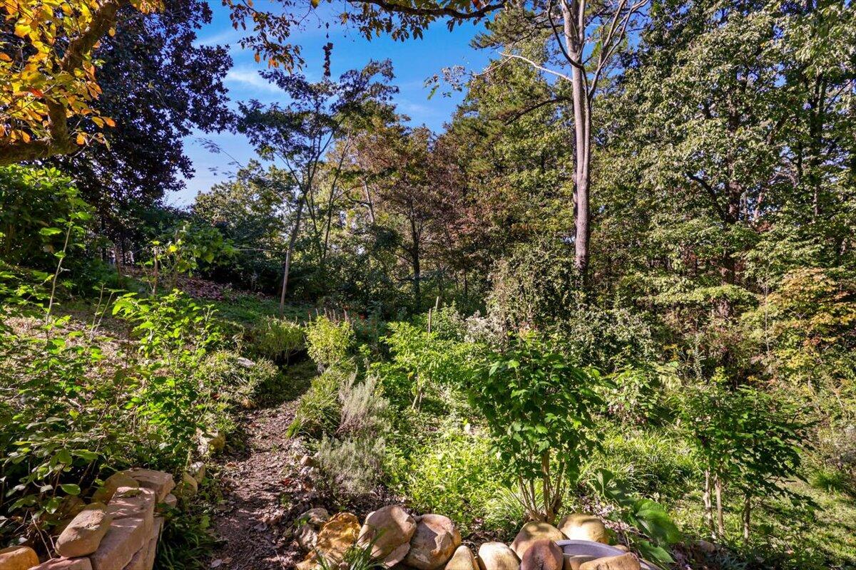 3813 Knollwood Drive