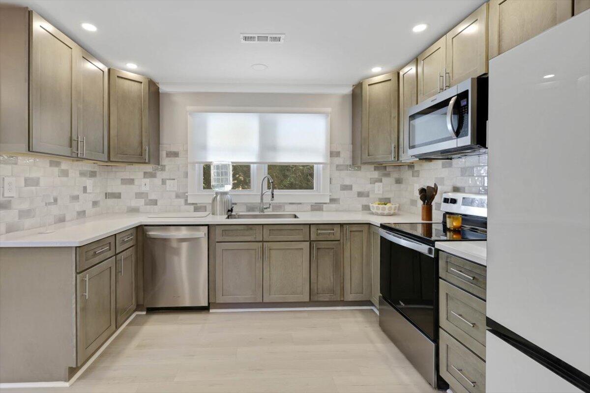 3813 Knollwood Drive
