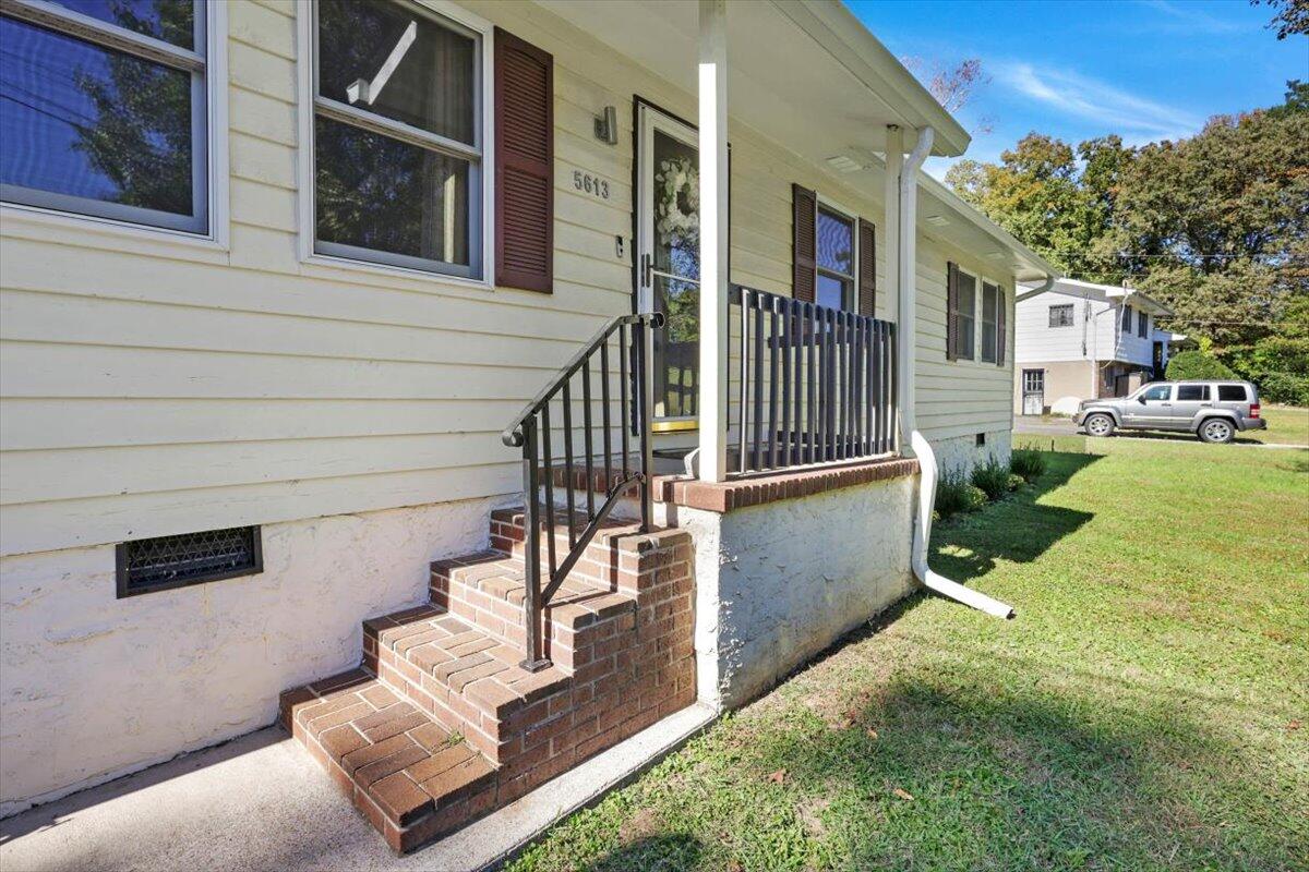 5613 Winding Lane