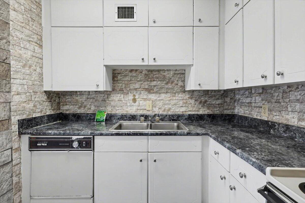 1414 Continental Drive, 1207