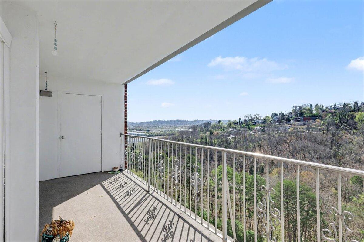 1414 Continental Drive, 1207