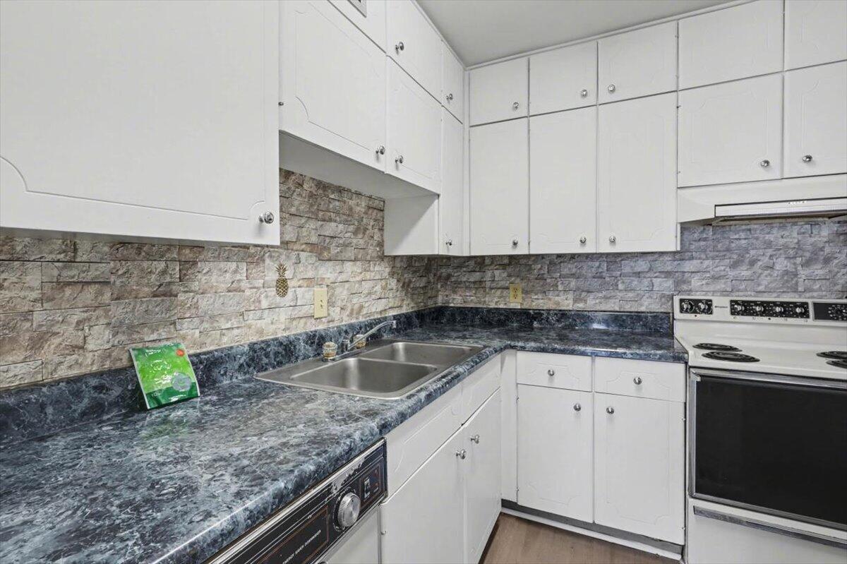 1414 Continental Drive, 1207