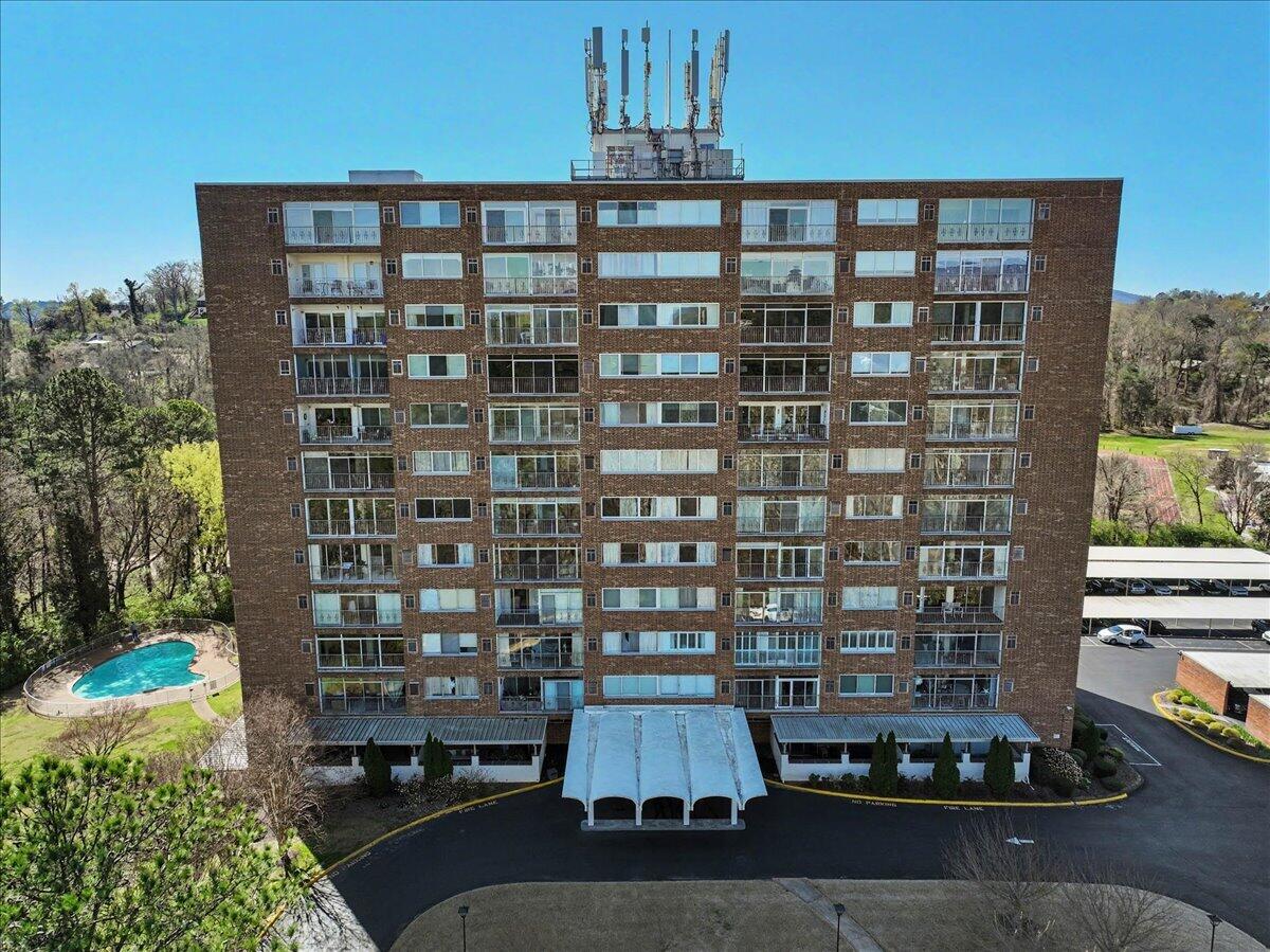 1414 Continental Drive, 1207