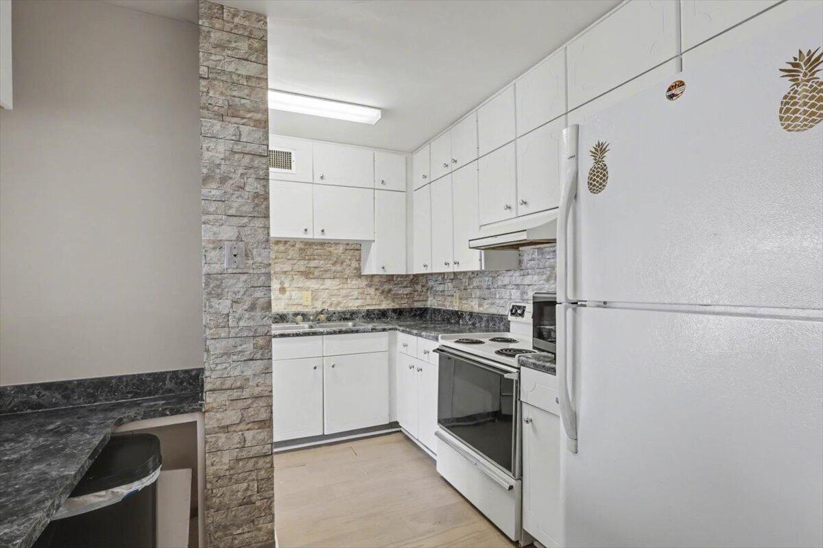 1414 Continental Drive, 1207