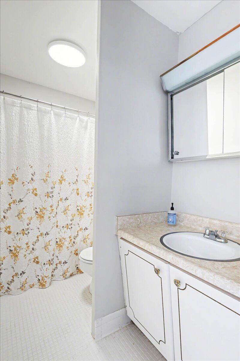 1414 Continental Drive, 1207