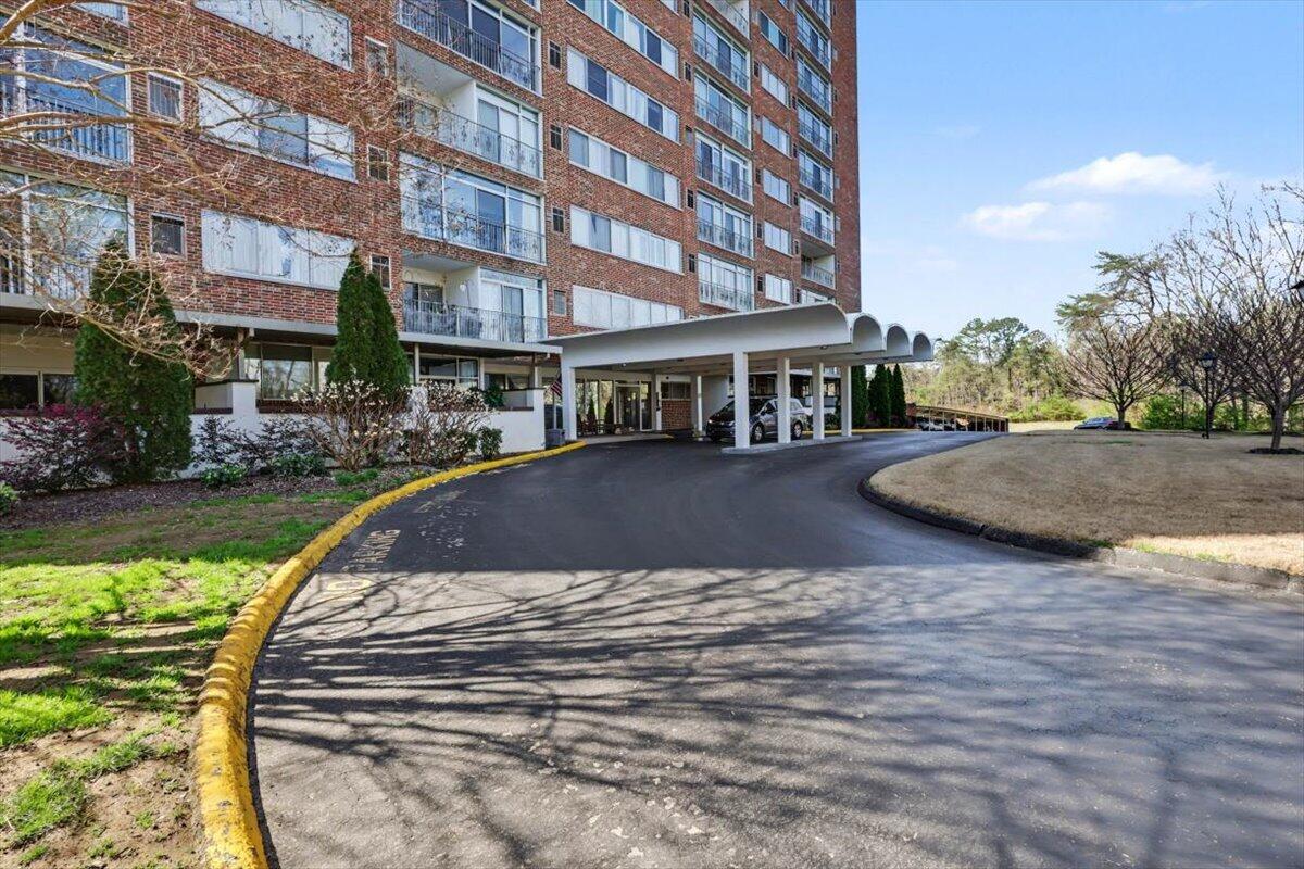 1414 Continental Drive, 1207