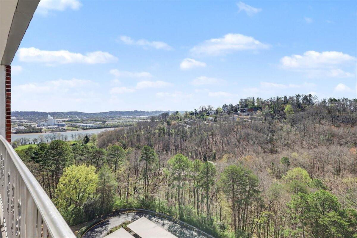 1414 Continental Drive, 1207