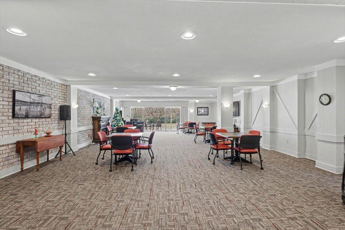 1414 Continental Drive, 1207