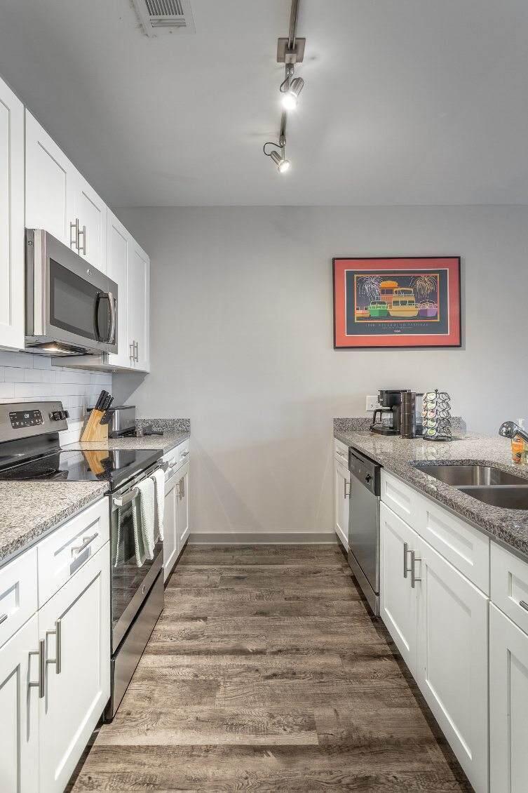 804 Riverfront Parkway, 208