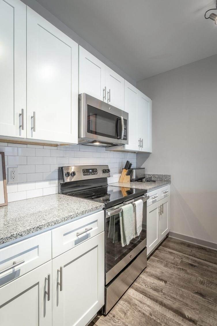 804 Riverfront Parkway, 208