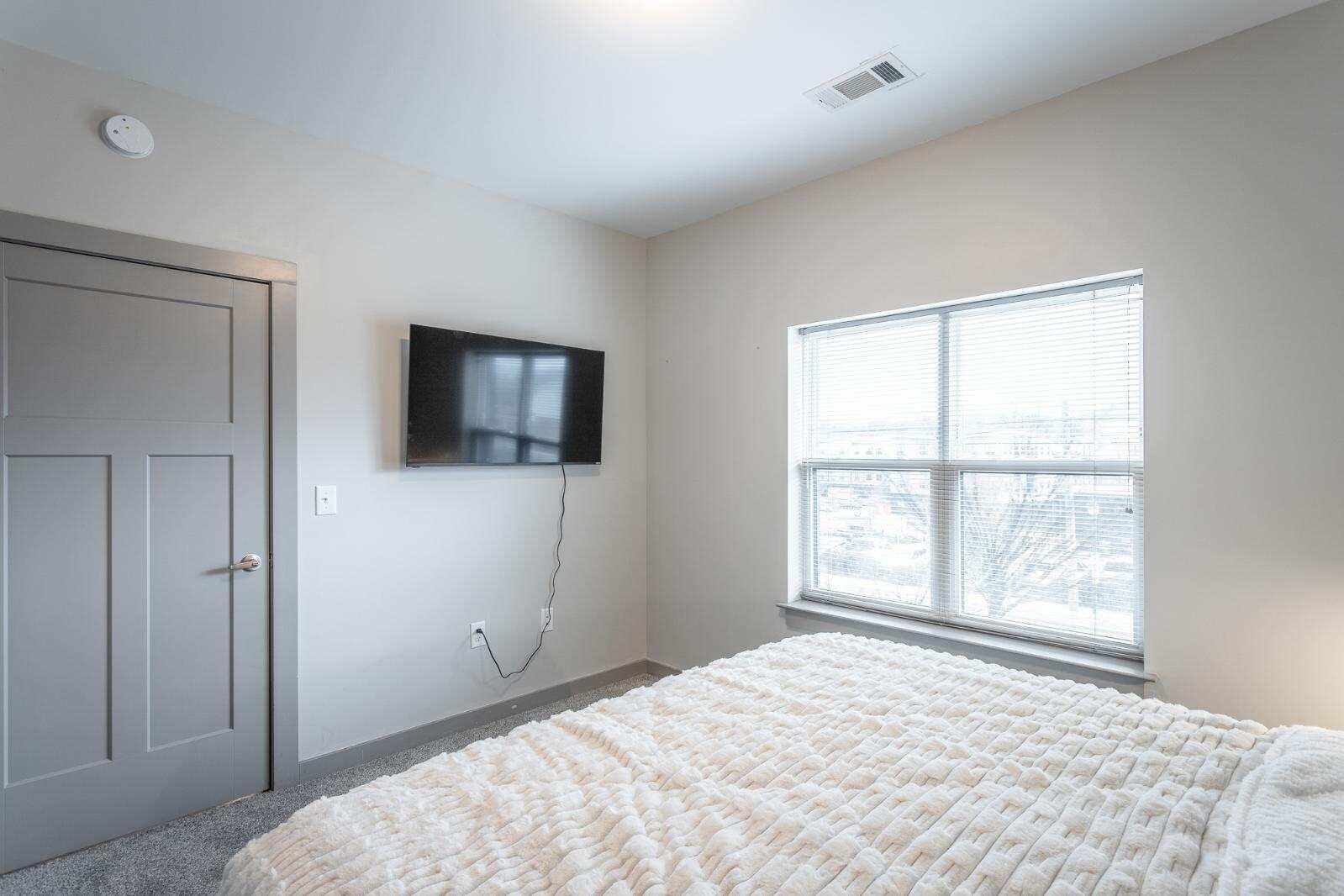 804 Riverfront Parkway, 208