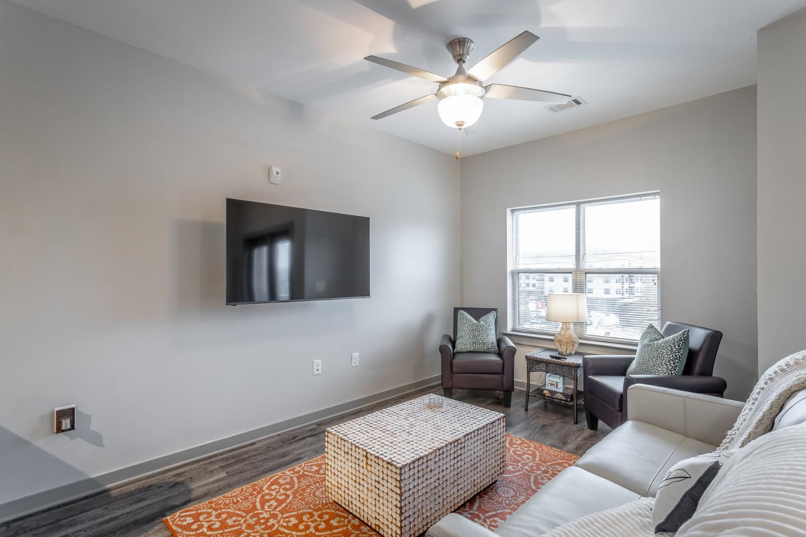 804 Riverfront Parkway, 208