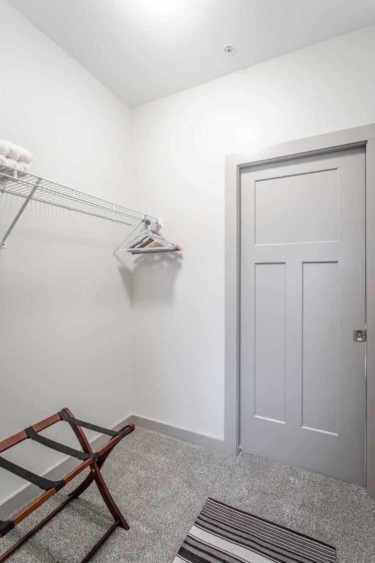 804 Riverfront Parkway, 208