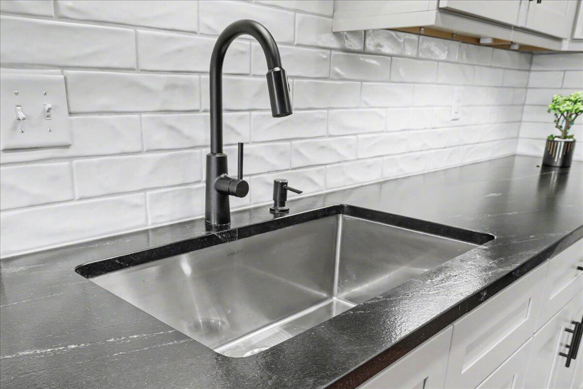 229 Delmont Street, 259