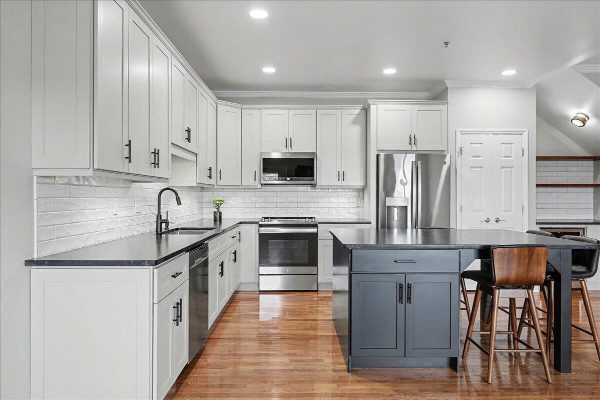 229 Delmont Street, 259