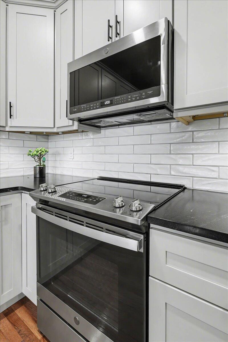 229 Delmont Street, 259