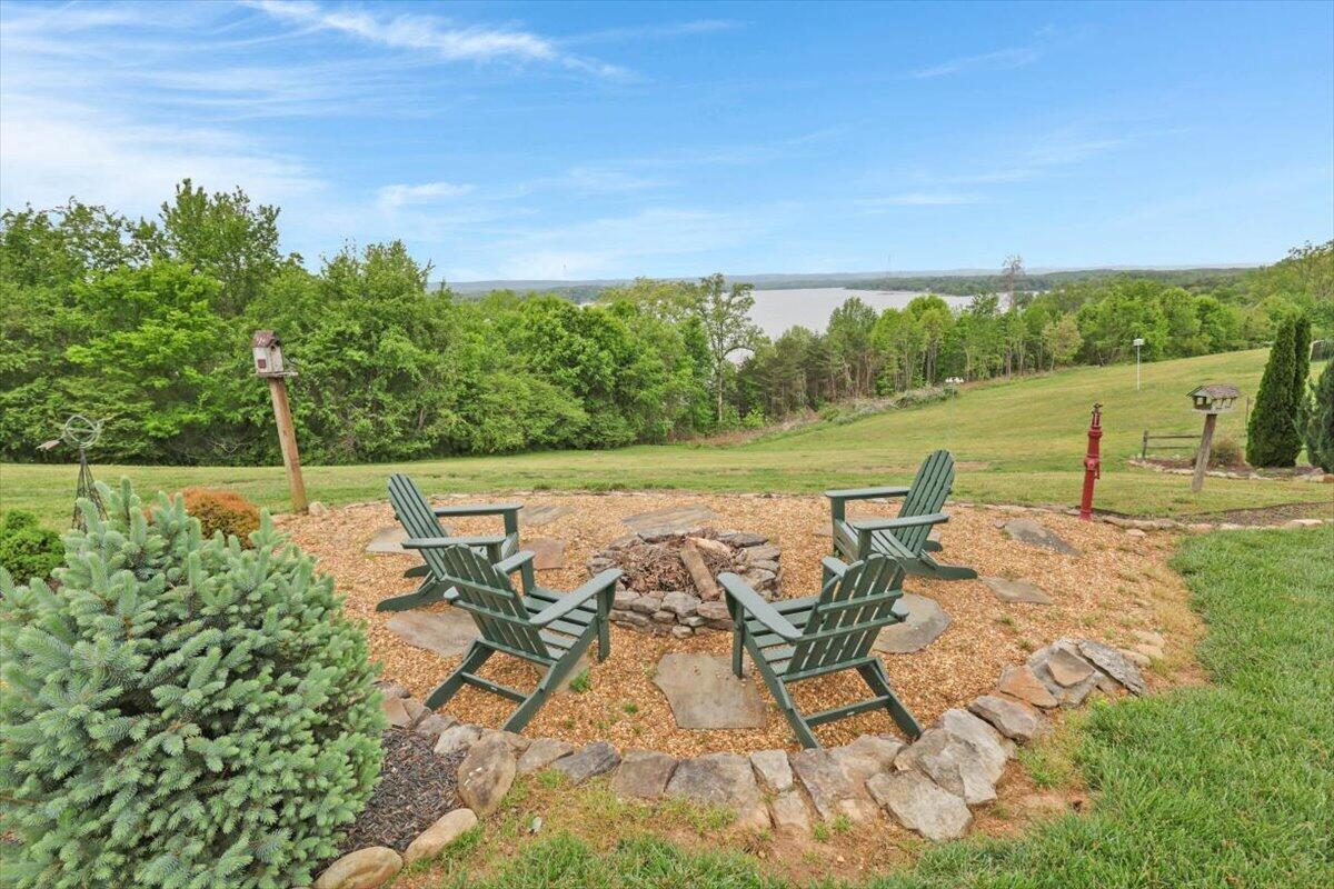 6201 Breezy Hollow Lane